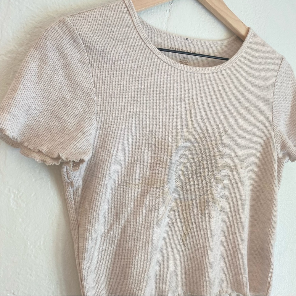 American Eagle Outfitters Cream‎ Crop Fitted T-Shirt - Picture 2 of 6